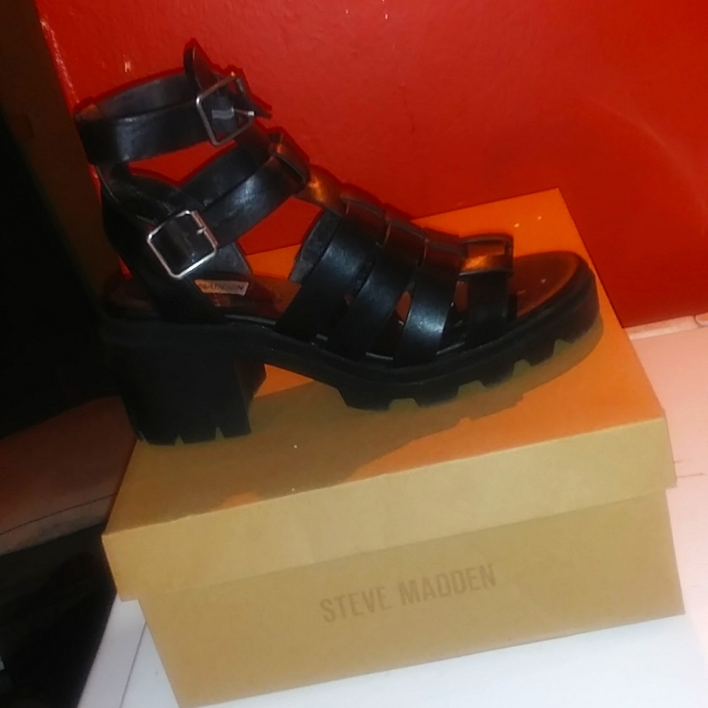 Heeled platform leather sandals black size9